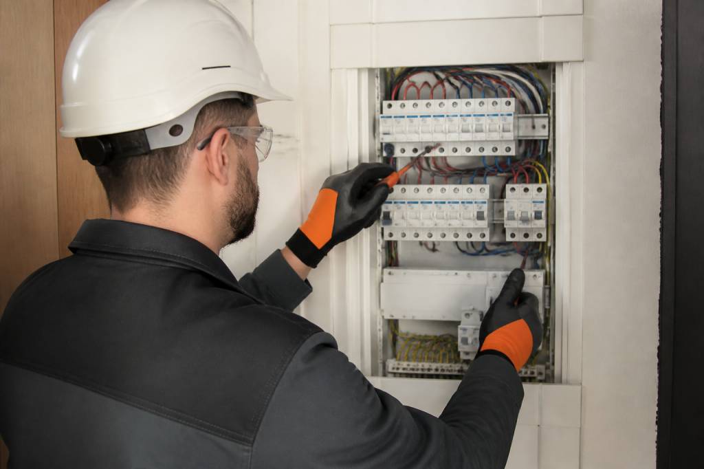 Formation habilitation électrique pour intervenir en toute sécurité dans la maison saine