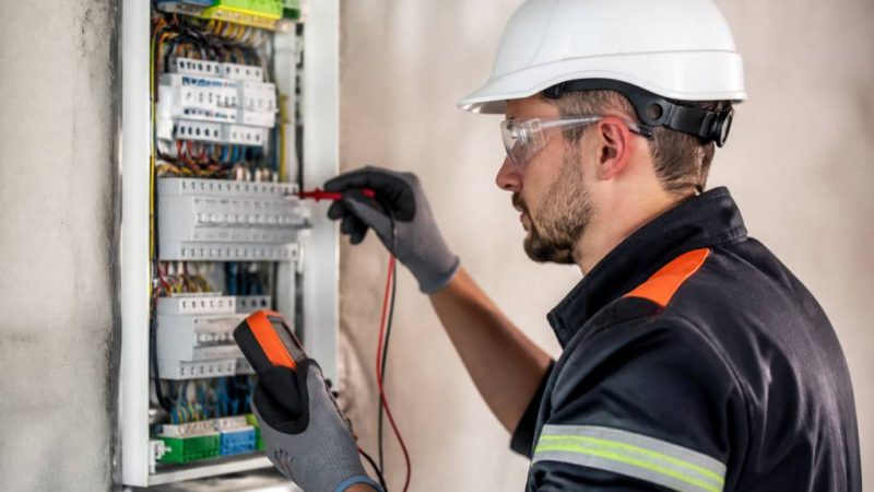 Centre de formation habilitation électrique : choisir une formation adaptée aux professionnels de la maison saine