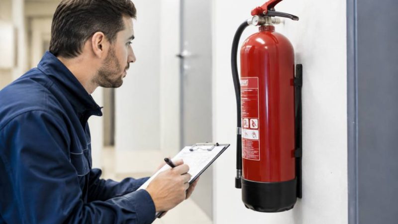 Formation vérificateur extincteurs : maîtriser les contrôles pour une maison plus sûre